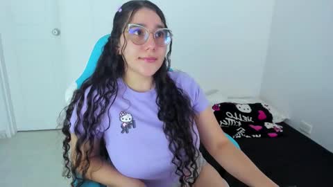 Snapshot of little_sparkles_0f_l0v3 chatting on 11/26/25, 10:22 Laire online show from 11/26/25, 10:22