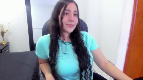 Snapshot of little_sparkles_0f_l0v3 chatting on 12/13/25, 09:42 Laire online show from 12/13/25, 09:42