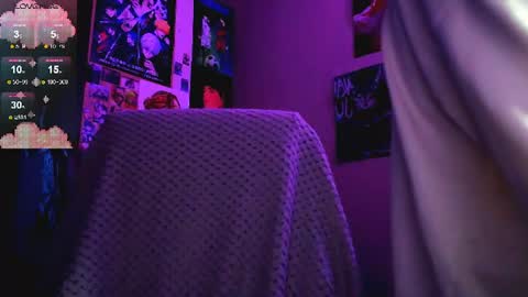 Snapshot of little_sugar_queen chatting on 07/08/26, 04:44 Akin online show from 07/08/26, 04:44