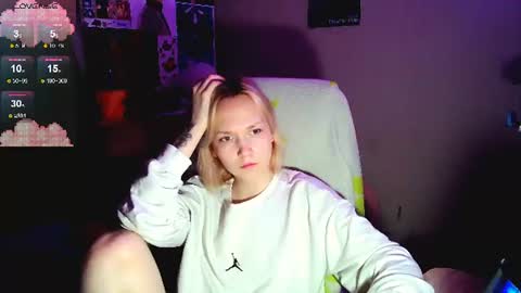 Snapshot of little_sugar_queen chatting on 07/11/26, 05:59 Akin online show from 07/11/26, 05:59