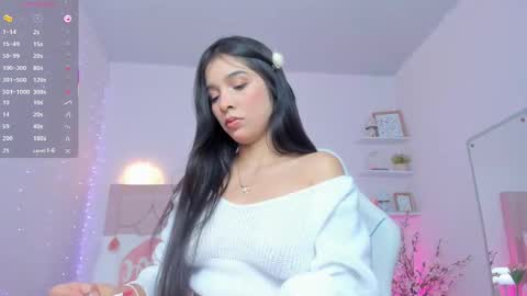 Snapshot of little_sweet_18 chatting on 09/22/25, 12:23 Daniela online show from 09/22/25, 12:23