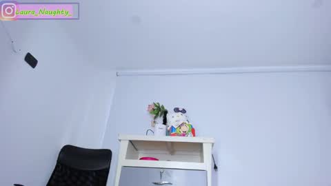 Snapshot of little_tatis chatting on 01/14/25, 12:45 Im Laura. buy my contentcompra mi contenido offline  online show from 01/14/25, 12:45