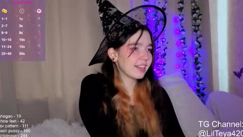 Snapshot of little_teya chatting on 10/14/25, 09:54 little Teya online show from 10/14/25, 09:54