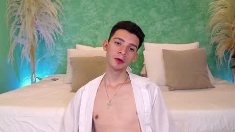 Snapshot of little_twiink chatting on 02/01/25, 07:34 Juan Ferrer online show from 02/01/25, 07:34