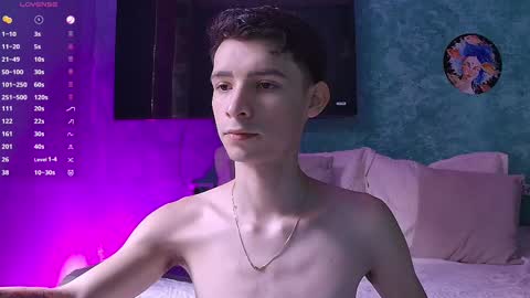 Snapshot of little_twiink chatting on 11/17/25, 07:52 Juan Ferrer online show from 11/17/25, 07:52