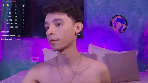 Snapshot of little_twiink chatting on 11/23/25, 12:32 Juan Ferrer online show from 11/23/25, 12:32