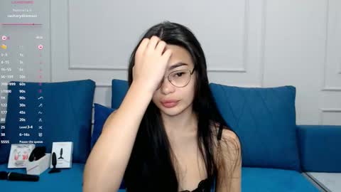 Snapshot of little_v1rgin_angel chatting on 11/11/25, 01:22 Kwan online show from 11/11/25, 01:22