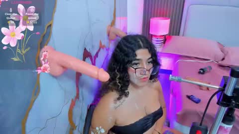 little_valentinaa online show from 11/21/25, 11:25