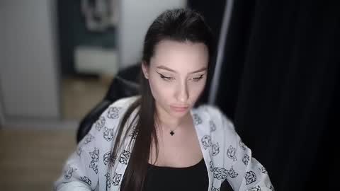 Snapshot of little_witch_777 chatting on 12/10/24, 10:38 Alice online show from 12/10/24, 10:38