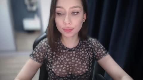 Snapshot of little_witch_777 chatting on 01/30/25, 08:32 Alice online show from 01/30/25, 08:32