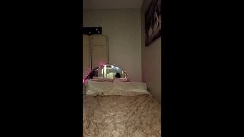 Snapshot of littleann48 chatting on 12/17/25, 05:02 littleann48 online show from 12/17/25, 05:02