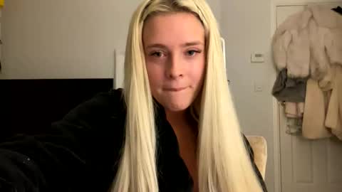 Littleblonde010 online show from 11/14/25, 08:29