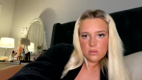 Littleblonde010 online show from 07/18/26, 01:21