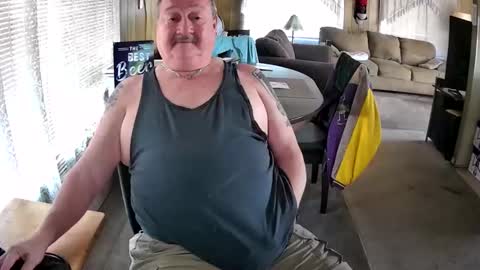 Littled83057 online show from 11/19/25, 07:58