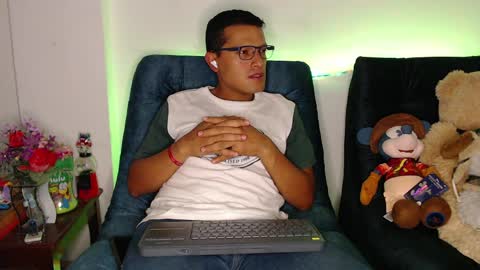 Manu online show from 04/12/26, 02:49