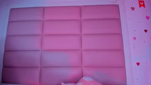 littlee_emma_ online show from 10/19/25, 02:45