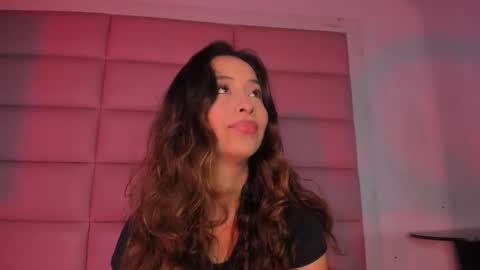 littlee_emma_ online show from 11/15/25, 11:54