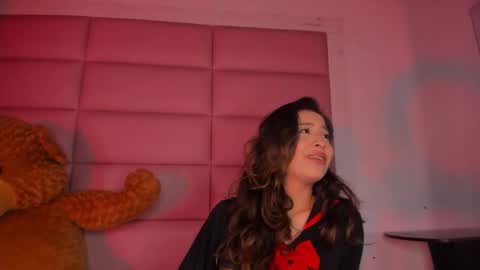 littlee_emma_ online show from 11/22/25, 12:09