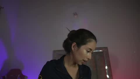 littlee_emma_ online show from 05/17/26, 12:08