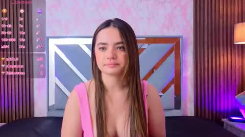 Snapshot of littleesara18 chatting on 03/02/26, 11:17 Sara online show from 03/02/26, 11:17