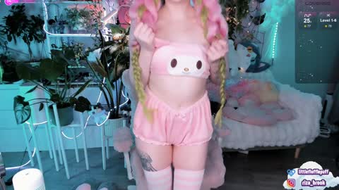 Snapshot of littleflufflepuff chatting on 12/04/24, 05:05 Riza Riri Puff online show from 12/04/24, 05:05