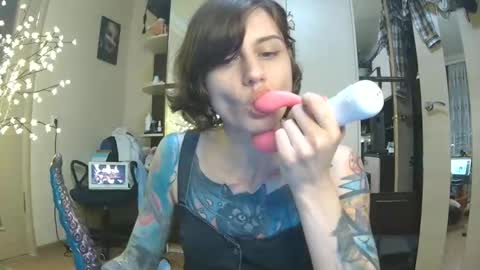 littlehappines online show from 04/19/26, 08:00