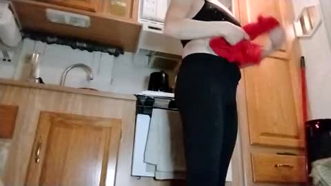 Snapshot of littleleo96 chatting on 10/12/25, 05:06 littleleo96 online show from 10/12/25, 05:06