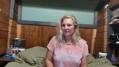 Snapshot of littlelisa1 chatting on 07/16/26, 03:45 lisanixs online show from 07/16/26, 03:45
