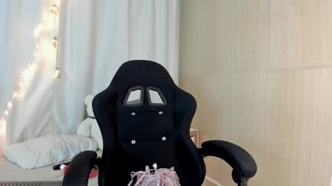 Snapshot of littlemelodii18 chatting on 02/21/26, 12:44 MELODY online show from 02/21/26, 12:44