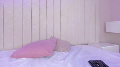 im olivia IG littleolivia01 online show from 01/27/25, 07:13