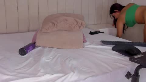 im olivia IG littleolivia01 online show from 02/21/25, 04:37