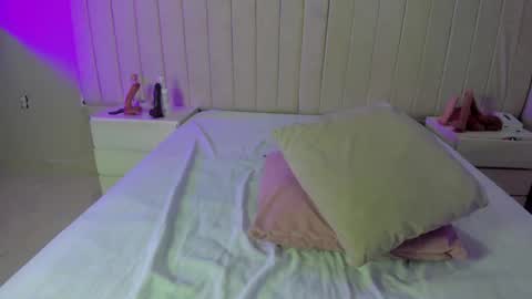 Snapshot of littleoliviia_ chatting on 01/10/26, 01:02 im olivia IG littleolivia01 online show from 01/10/26, 01:02