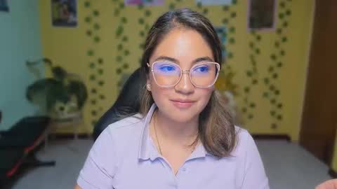 Mia  Wednesday to Sunday 730 am to 1030 am Colombian Hour D online show from 04/16/26, 03:57