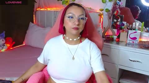 Snapshot of littlerouse_ chatting on 11/23/25, 03:06 Ruby Rouse online show from 11/23/25, 03:06