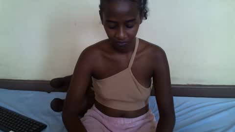 Snapshot of littlesandie chatting on 02/17/25, 12:05 littlesandie online show from 02/17/25, 12:05