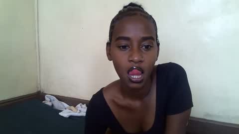 Snapshot of littlesandie chatting on 03/08/25, 05:49 littlesandie online show from 03/08/25, 05:49