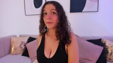 Snapshot of littlesoffi_gh chatting on 02/22/25, 02:41    online show from 02/22/25, 02:41