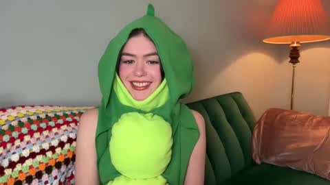 Snapshot of littlesugarpea chatting on 01/04/25, 12:48 Little Sugar Pea  online show from 01/04/25, 12:48