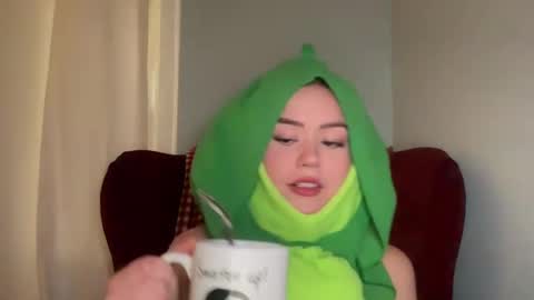 Snapshot of littlesugarpea chatting on 09/09/25, 10:20 Little Sugar Pea  online show from 09/09/25, 10:20