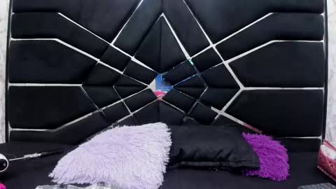 Snapshot of littlesussyy chatting on 10/21/25, 12:17 Sussy  online show from 10/21/25, 12:17