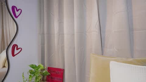 littletammy_ online show from 12/21/25, 04:47