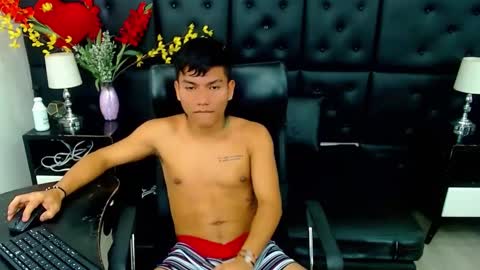 littletommy01 online show from 02/19/25, 06:11