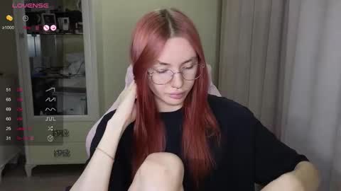 Snapshot of littlevildevil chatting on 11/01/25, 10:17 Eliana online show from 11/01/25, 10:17