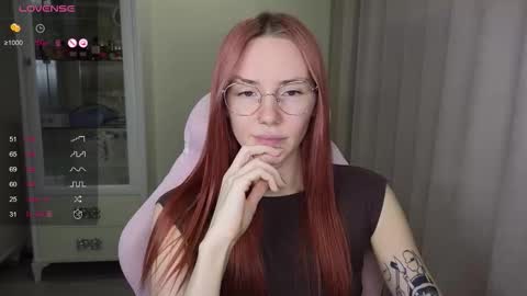 Snapshot of littlevildevil chatting on 11/06/25, 10:49 Eliana online show from 11/06/25, 10:49