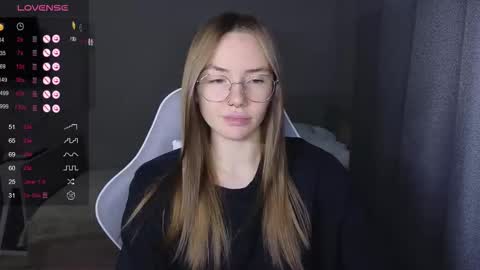 Snapshot of littlevildevil chatting on 12/17/25, 09:04 Eliana online show from 12/17/25, 09:04