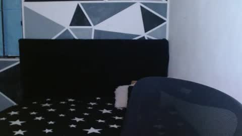 Snapshot of littlextrem chatting on 01/04/25, 11:43 Eros online show from 01/04/25, 11:43