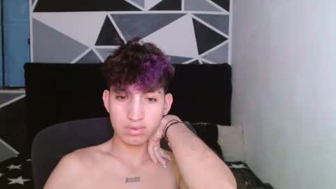 Snapshot of littlextrem chatting on 01/05/25, 11:48 Eros online show from 01/05/25, 11:48