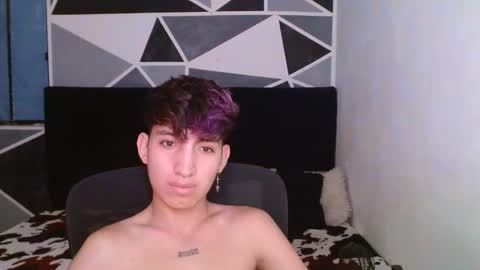 Snapshot of littlextrem chatting on 01/08/25, 09:21 Eros online show from 01/08/25, 09:21