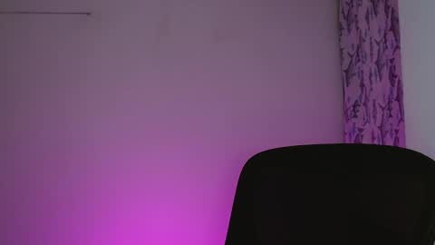 Snapshot of littlextrem chatting on 01/15/25, 04:04 Eros online show from 01/15/25, 04:04