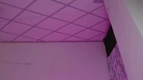 Snapshot of littlextrem chatting on 01/22/25, 02:04 Eros online show from 01/22/25, 02:04